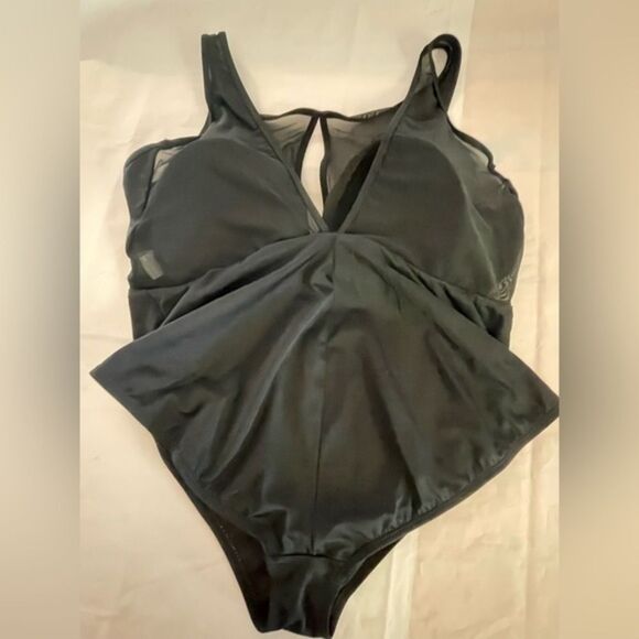 2XL Time and Tru rich black with sheer one piece v neck swim suit - Picture 11 of 14
